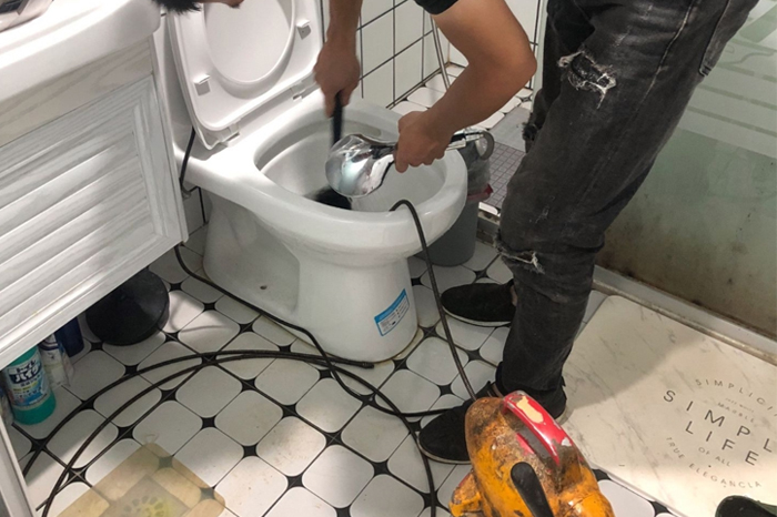 集安马桶堵塞自己疏通还是找师傅？专业上门服务让你省时更省心